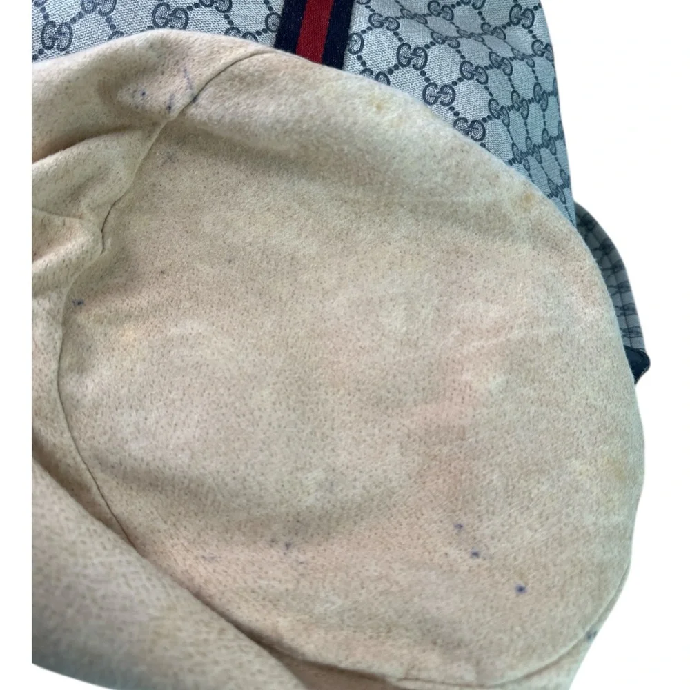 Gucci vintage cherryline PVC leather Shoulder/bucket Bag with Red Accent - Picture 11 of 11